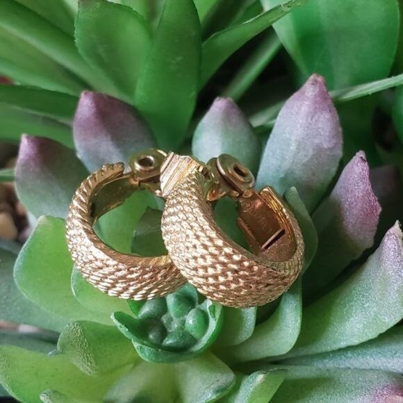 Monet Textured Gold Hoop clip on Earrings For Women vintage classic classy - Picture 2 of 8